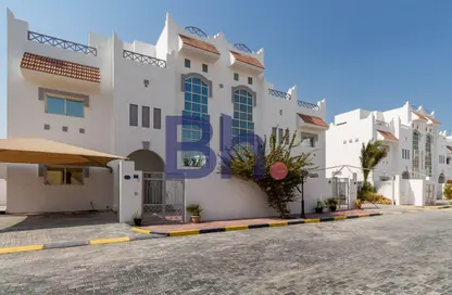 فيلا - 4 غرف نوم - 3 حمامات للايجار في فلل عين خالد - عين خالد - الدوحة