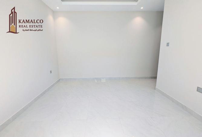 955413 - Property Image 2