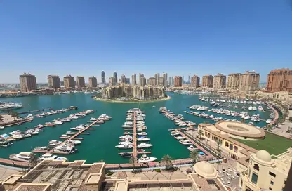 شقة - 2 غرف نوم - 3 حمامات للايجار في طريق بورتو الشرقي - بورتو أرابيا - جزيرة اللؤلؤة - الدوحة