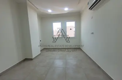 Apartment - 2 Bedrooms - 2 Bathrooms for rent in Umm Ghuwalina - Umm Ghuwailina - Doha