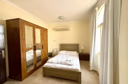 Apartment - 2 Bedrooms - 1 Bathroom for rent in OqbaBin Nafie Steet - Old Airport Road - Doha