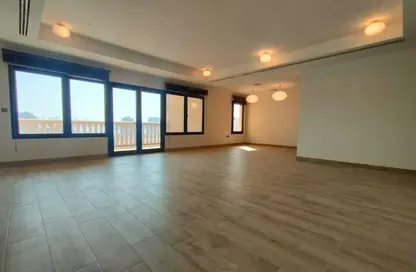 Apartment - 2 Bedrooms - 3 Bathrooms for rent in East Porto Drive - Porto Arabia - The Pearl Island - Doha
