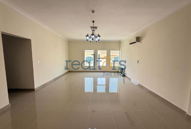 943139 - Property Image 2