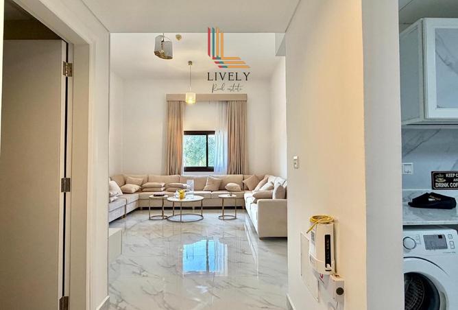 982249 - Property Image 2