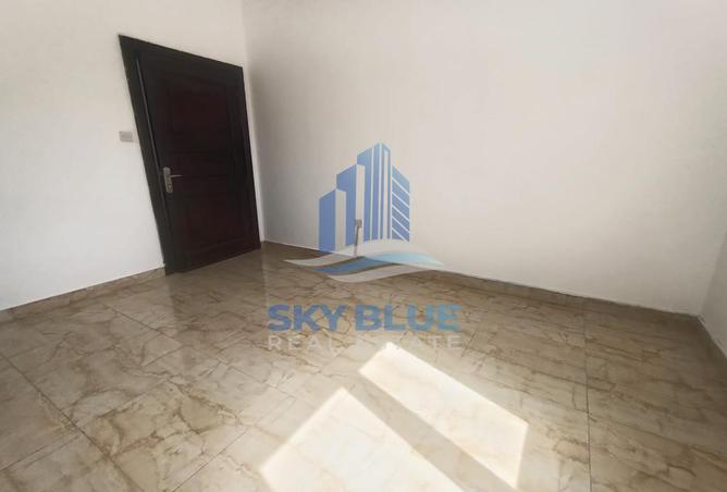 905052 - Property Image 2