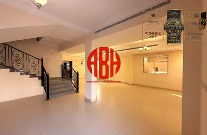 مجمع سكني - 5 غرف نوم - 5 حمامات للايجار في سوق الغرافة - الغرافة - الدوحة