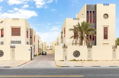 سكن الموظفين - استوديو - 6 حمامات للايجار في شارع ام السنيم - عين خالد - الدوحة