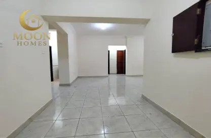 Apartment - 2 Bedrooms - 2 Bathrooms for rent in Umm Ghuwalina - Umm Ghuwailina - Doha