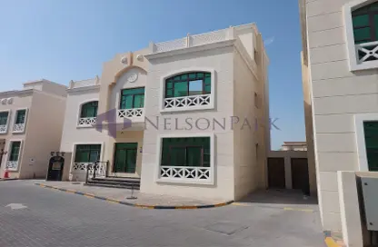 مجمع سكني - 5 غرف نوم - 6 حمامات للايجار في فلل عين خالد - عين خالد - الدوحة