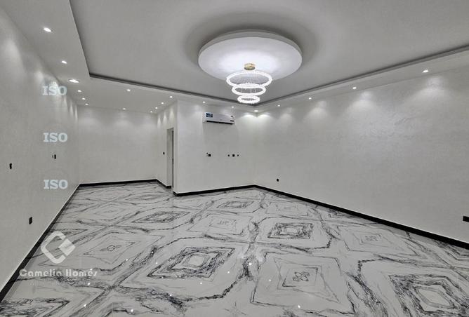 913659 - Property Image 2