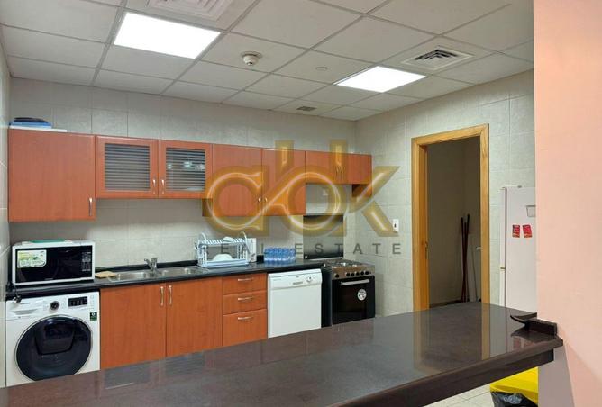 982389 - Property Image 2