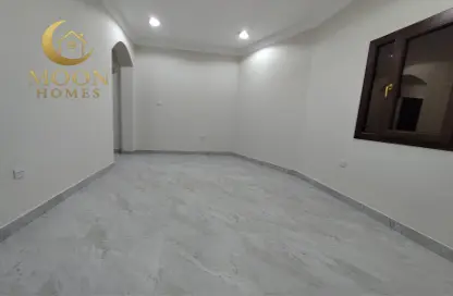 شقة - 3 غرف نوم - 3 حمامات للايجار في مبنى رمادا التجاري - شارع الروابي - المنتزه - الدوحة