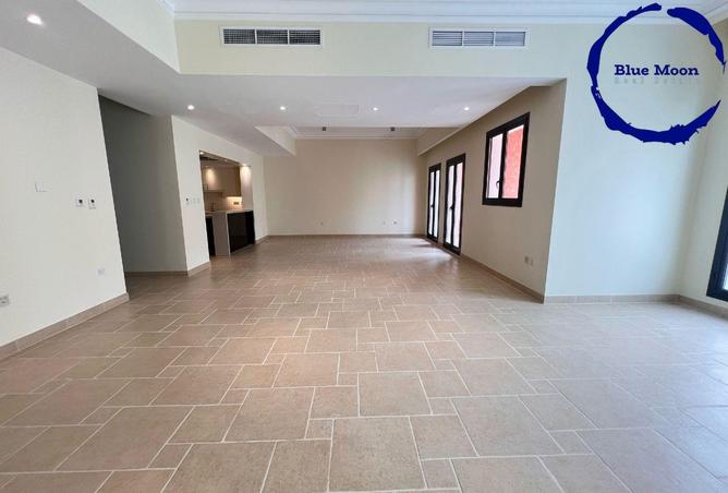 1010458 - Property Image 2