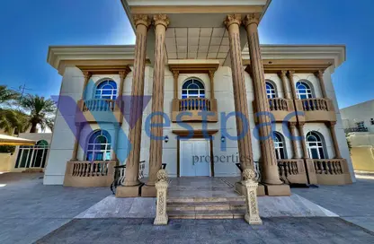 فيلا - 5 غرف نوم - 7 حمامات للايجار في شارع الدبلوماسي - الخليج الغربي - الدوحة