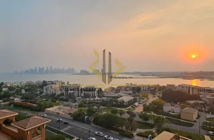 شقة - 2 غرف نوم - 3 حمامات للايجار في طريق بورتو الشرقي - بورتو أرابيا - جزيرة اللؤلؤة - الدوحة