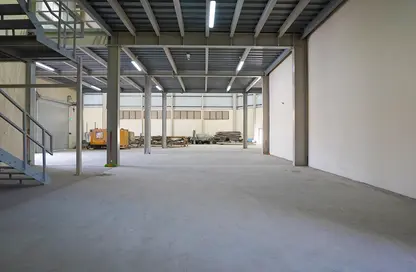 Warehouse - Studio - 4 Bathrooms for rent in Birkat Al Awamer - Al Wakra