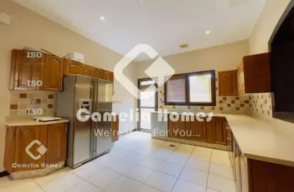 مجمع سكني - 4 غرف نوم - 5 حمامات للايجار في الهلال - الهلال - الدوحة