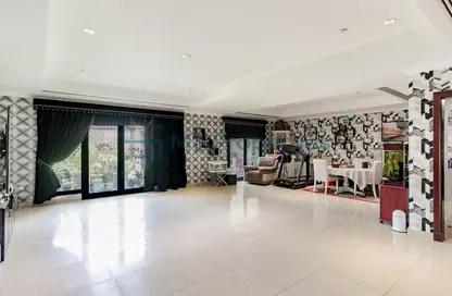 Apartment - 2 Bedrooms - 3 Bathrooms for sale in West Porto Drive - Porto Arabia - The Pearl Island - Doha