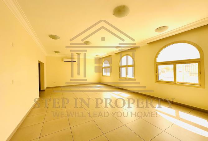 932697 - Property Image 3