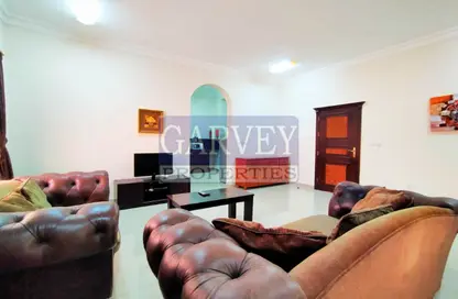Apartment - Studio - 1 Bathroom for rent in Umm Al Seneem Street - Ain Khaled - Doha
