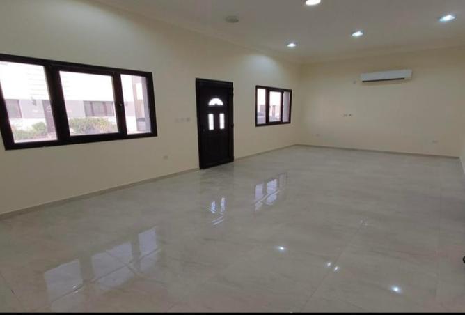 991595 - Property Image 2