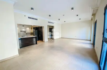 Apartment - 3 Bedrooms - 4 Bathrooms for rent in Mercato - Qanat Quartier - The Pearl Island - Doha