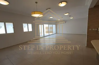 Villa - 4 Bedrooms - 6 Bathrooms for rent in Umm Al Seneem Street - Ain Khaled - Doha