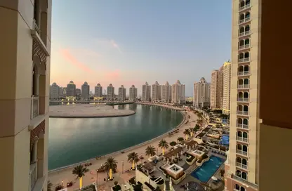 شقة - 2 غرف نوم - 3 حمامات للايجار في فيفا غرب - فيفا بحرية - جزيرة اللؤلؤة - الدوحة
