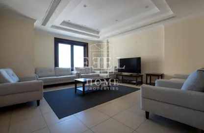 صورة لـ غرفة المعيشة شقة - غرفة نوم - 2 حمامات للايجار في برج 24 - بورتو أرابيا - جزيرة اللؤلؤة - الدوحة ، صورة رقم 1