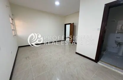 Apartment - 3 Bedrooms - 2 Bathrooms for rent in Barzan Compound - New Salata - Salata - Doha