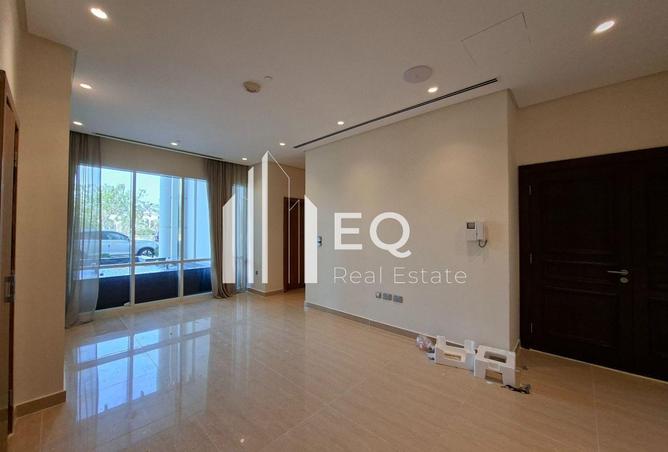 956031 - Property Image 2