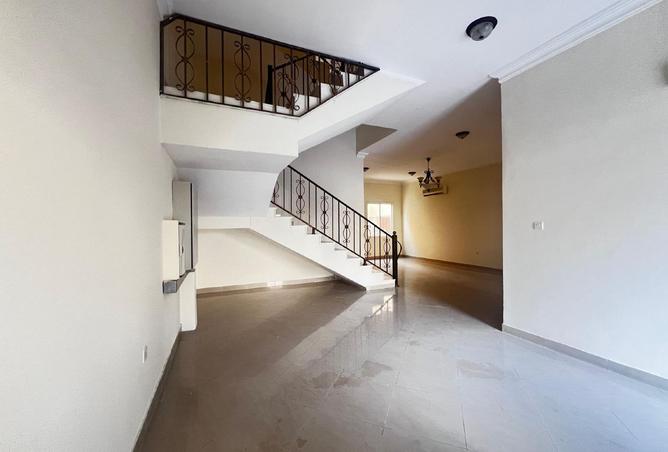 989311 - Property Image 2