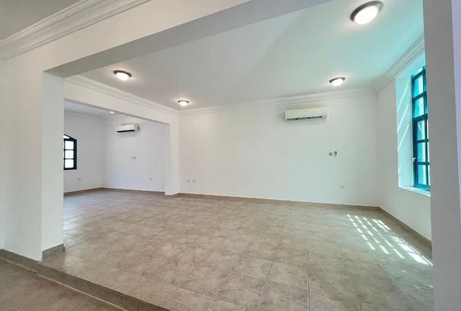 930123 - Property Image 2