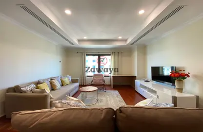 Apartment - 1 Bedroom - 2 Bathrooms for rent in West Porto Drive - Porto Arabia - The Pearl Island - Doha