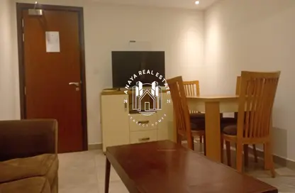 Apartment - 2 Bedrooms - 1 Bathroom for rent in Al Sadd Road - Al Sadd - Doha Apartment - 2 Bedrooms - 1 Bathroom for rent in Al Sadd Road - Al Sadd - Doha