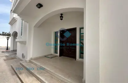 Compound - 4 Bedrooms - 5 Bathrooms for rent in Al Sadd Road - Al Sadd - Doha