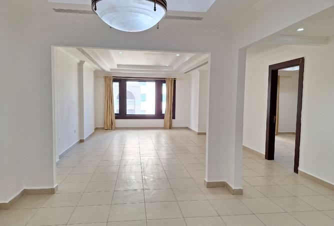 989681 - Property Image 3