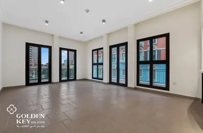 Apartment - 3 Bedrooms - 4 Bathrooms for rent in Qanat Quartier - The Pearl Island - Doha