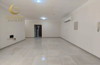 Apartment - 3 Bedrooms - 3 Bathrooms for rent in Al Sadd Road - Al Sadd - Doha Apartment - 3 Bedrooms - 3 Bathrooms for rent in Al Sadd Road - Al Sadd - Doha