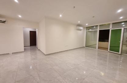 Apartment - 2 Bedrooms - 3 Bathrooms for rent in Al Doha Plaza - Al Sadd - Al Sadd - Doha