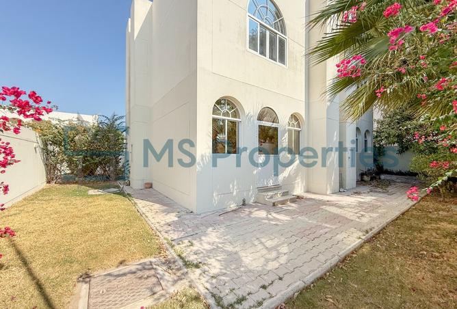 975689 - Property Image 2