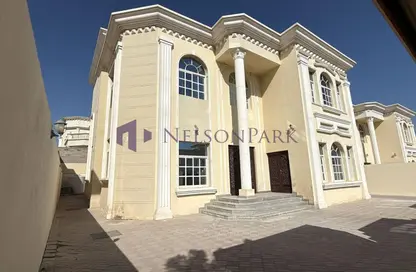 فيلا - 6 غرف نوم - 6 حمامات للايجار في سوق الغرافة - الغرافة - الدوحة