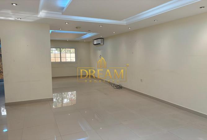 807081 - Property Image 3