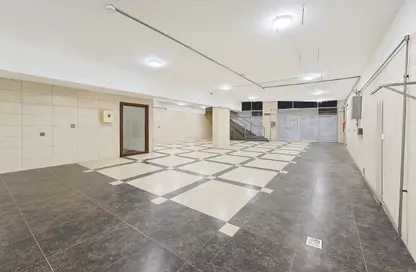 Shop - Studio - 2 Bathrooms for rent in Old Airport Road - Old Airport Road - Doha