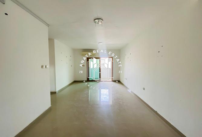 990903 - Property Image 2