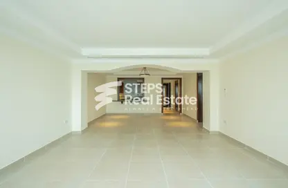 Apartment - 2 Bedrooms - 3 Bathrooms for rent in East Porto Drive - Porto Arabia - The Pearl Island - Doha