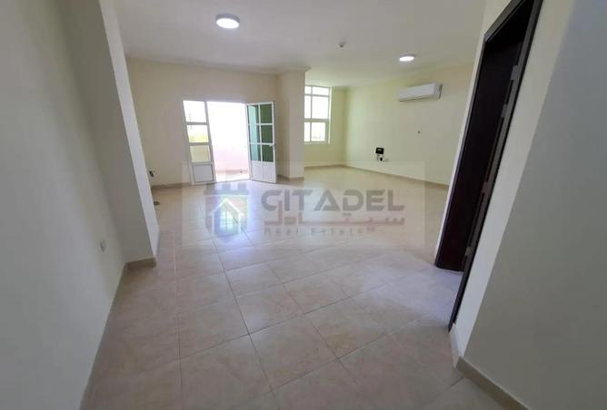 812587 - Property Image 2