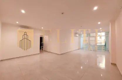 Apartment - 2 Bedrooms - 3 Bathrooms for rent in Al Nasr Street - Al Nasr - Doha