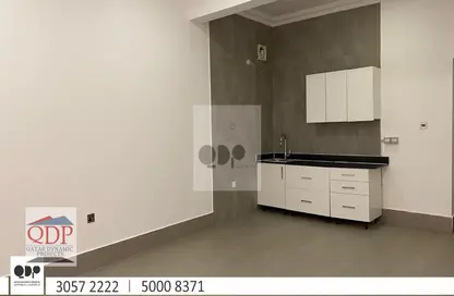 مجمع سكني - 1 حمام للايجار في الغانم الجديد - الغانم - الدوحة