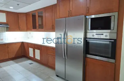 Apartment - 2 Bedrooms - 3 Bathrooms for rent in Tower 9 - Porto Arabia - The Pearl Island - Doha